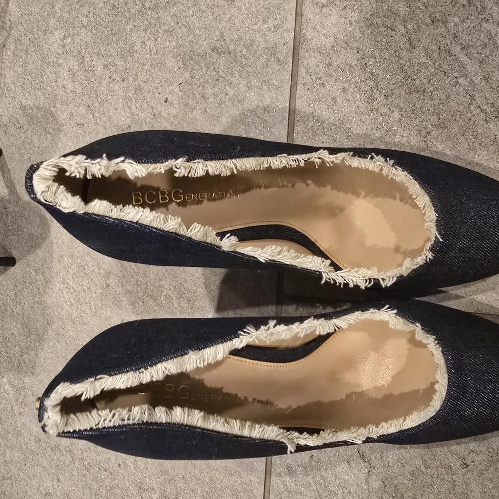 BCBGeneration Women's Blue Frayed Pumps